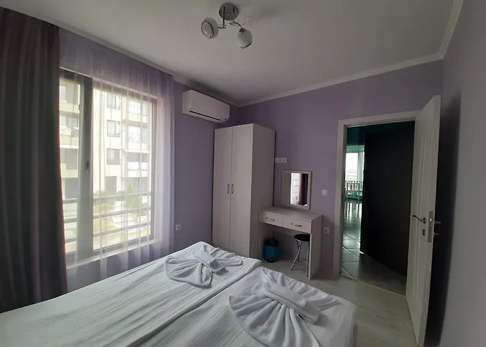 ла мер апартменти 4*