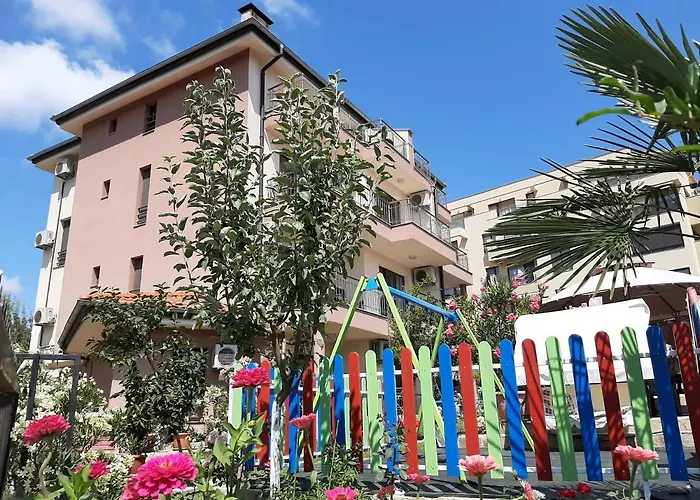 ла мер апартменти 4*