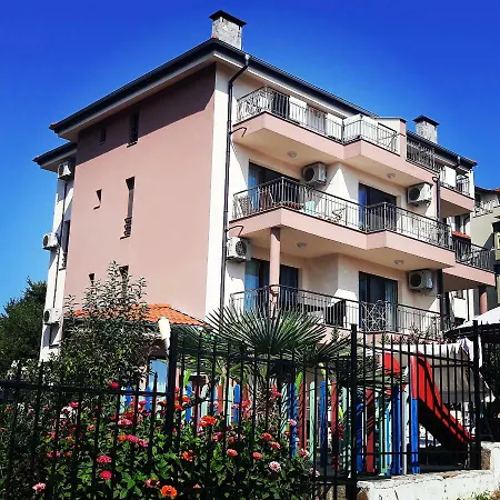 Ξενοδοχείο με διαμερίσματα La 4*