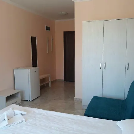 Ξενοδοχείο με διαμερίσματα La 4*